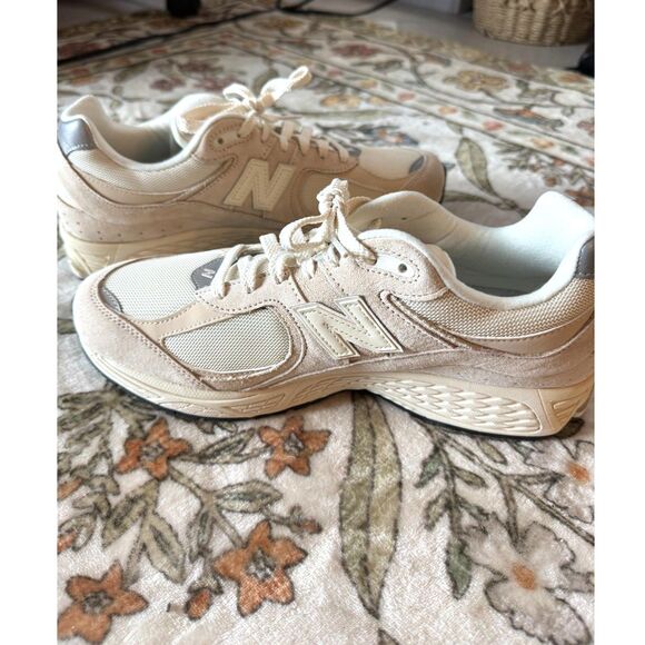 New Balance 2002R Calm Taupe Size M10.5 - Picture 3 of 6